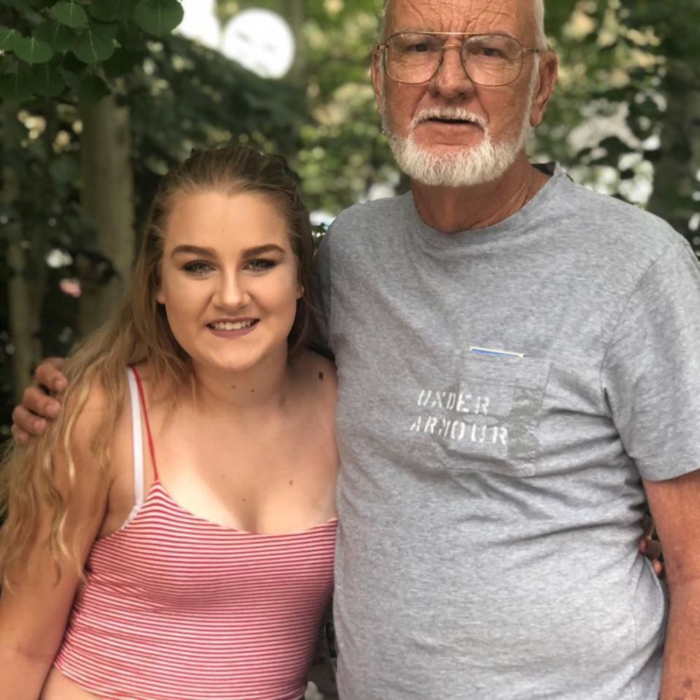 Meet your Posher, Caitlin